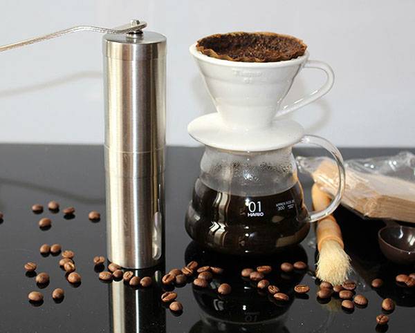 Любителям натурального кофе просто необходима ручная кофемолка из Китая - фото